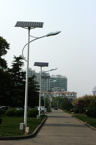 吐鲁番太阳能路灯批发厂家 交通照明采购指南与选型参考
